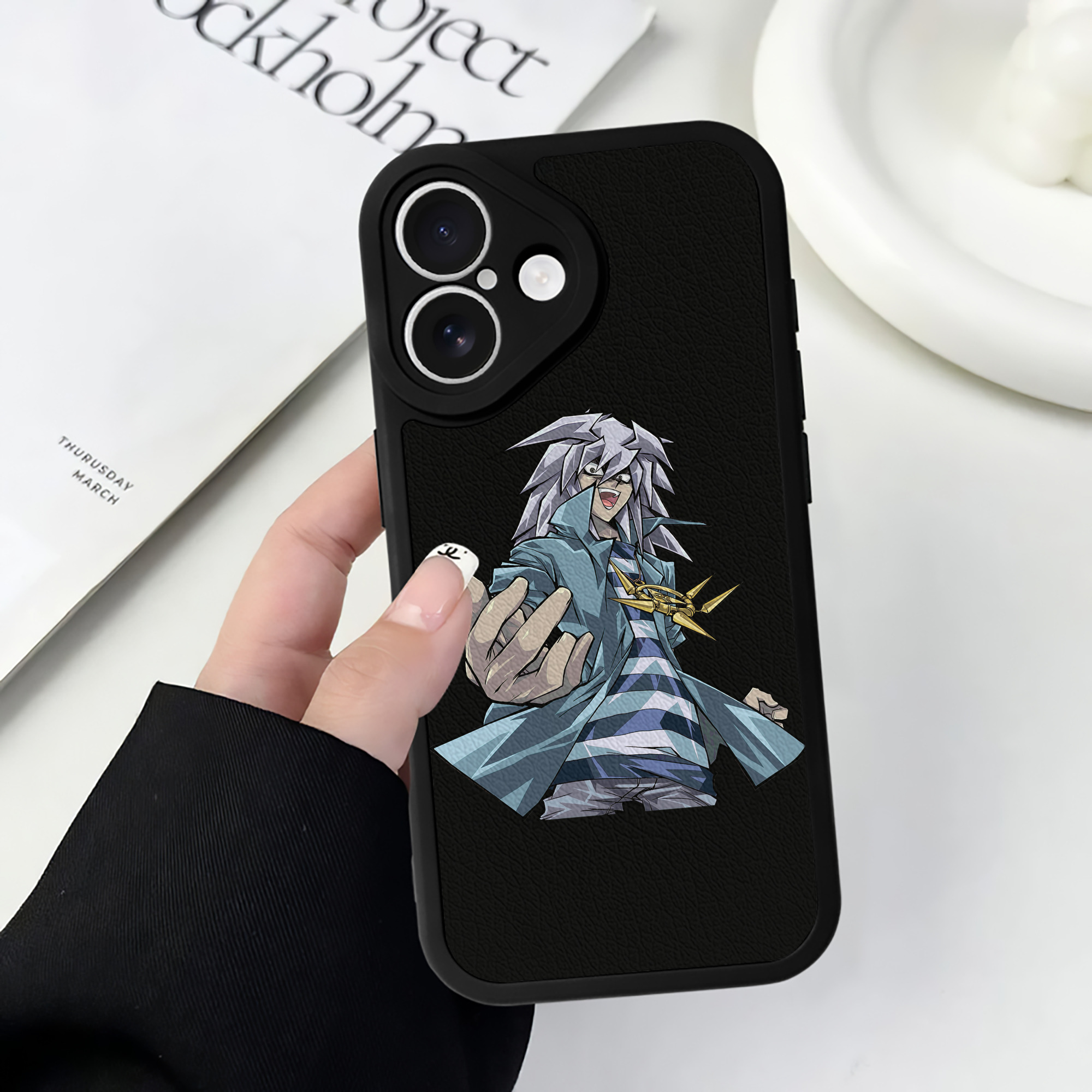 （画像用） 遊☆戯☆王 Yu-Gi-Oh! 【iPhone 16シリーズ対応】シリコンスマホケース（レザー調） 材質：シリコン